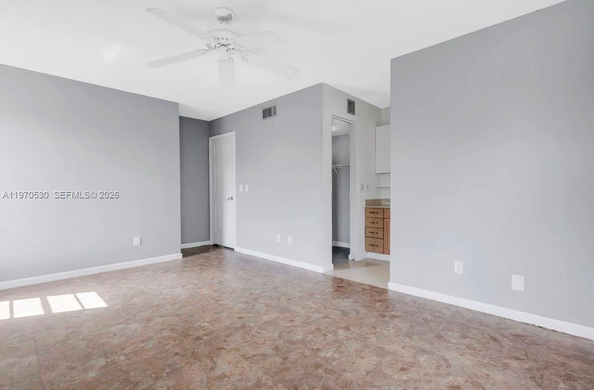 5894 Longbow Ln # 6, West Palm Beach FL 33415