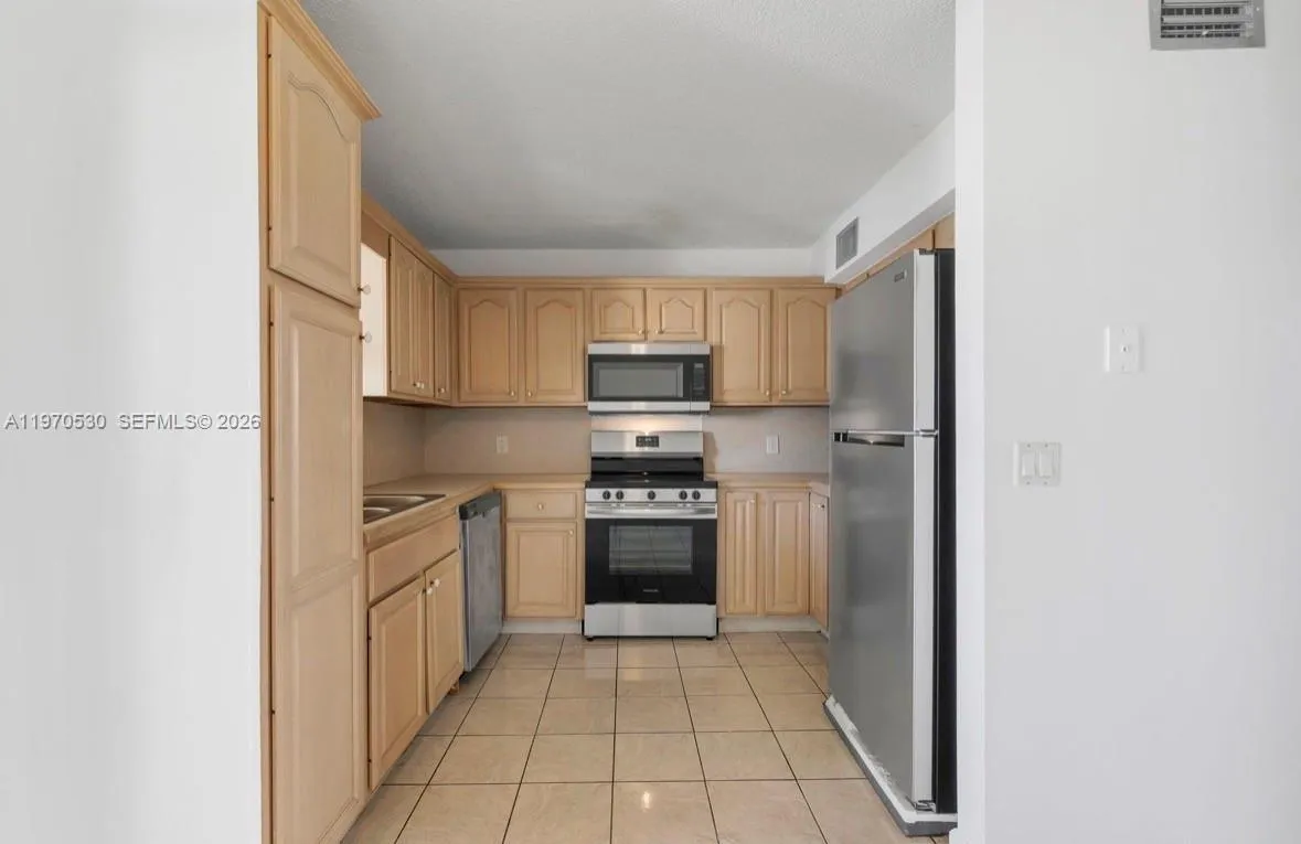 5894 Longbow Ln # 6, West Palm Beach FL 33415