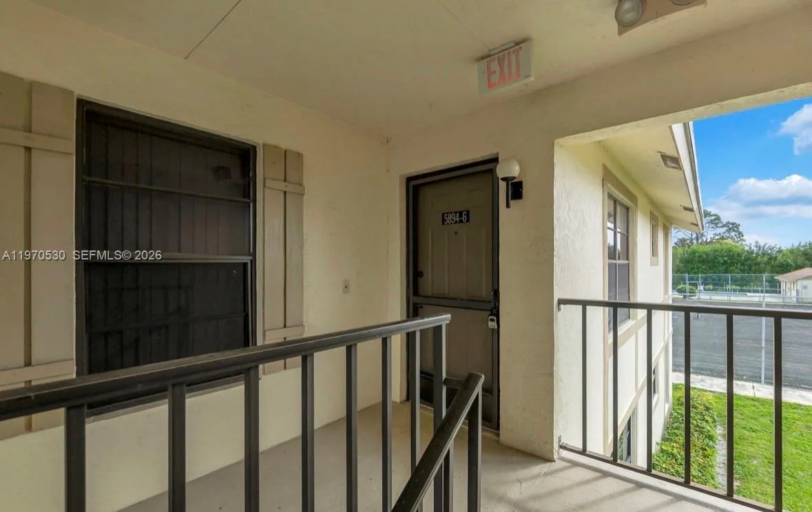 5894 Longbow Ln # 6, West Palm Beach FL 33415