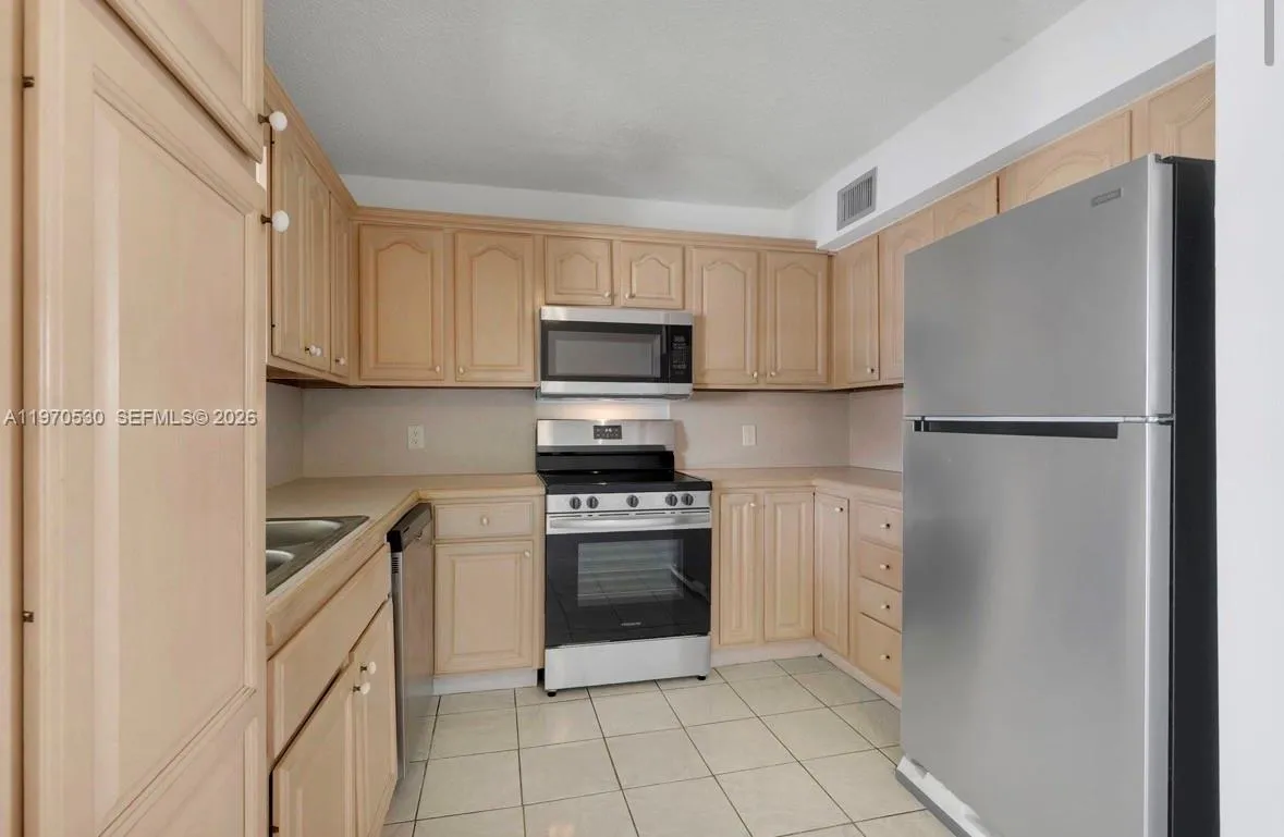 5894 Longbow Ln # 6, West Palm Beach FL 33415