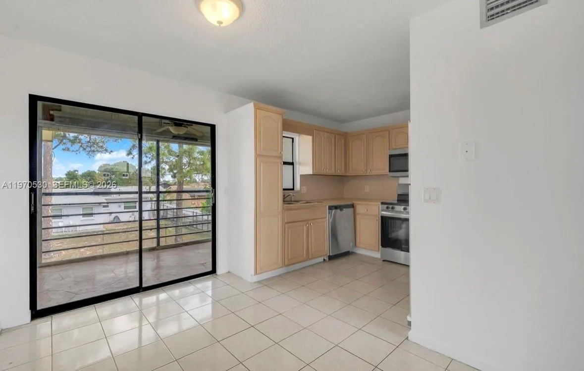 5894 Longbow Ln # 6, West Palm Beach FL 33415