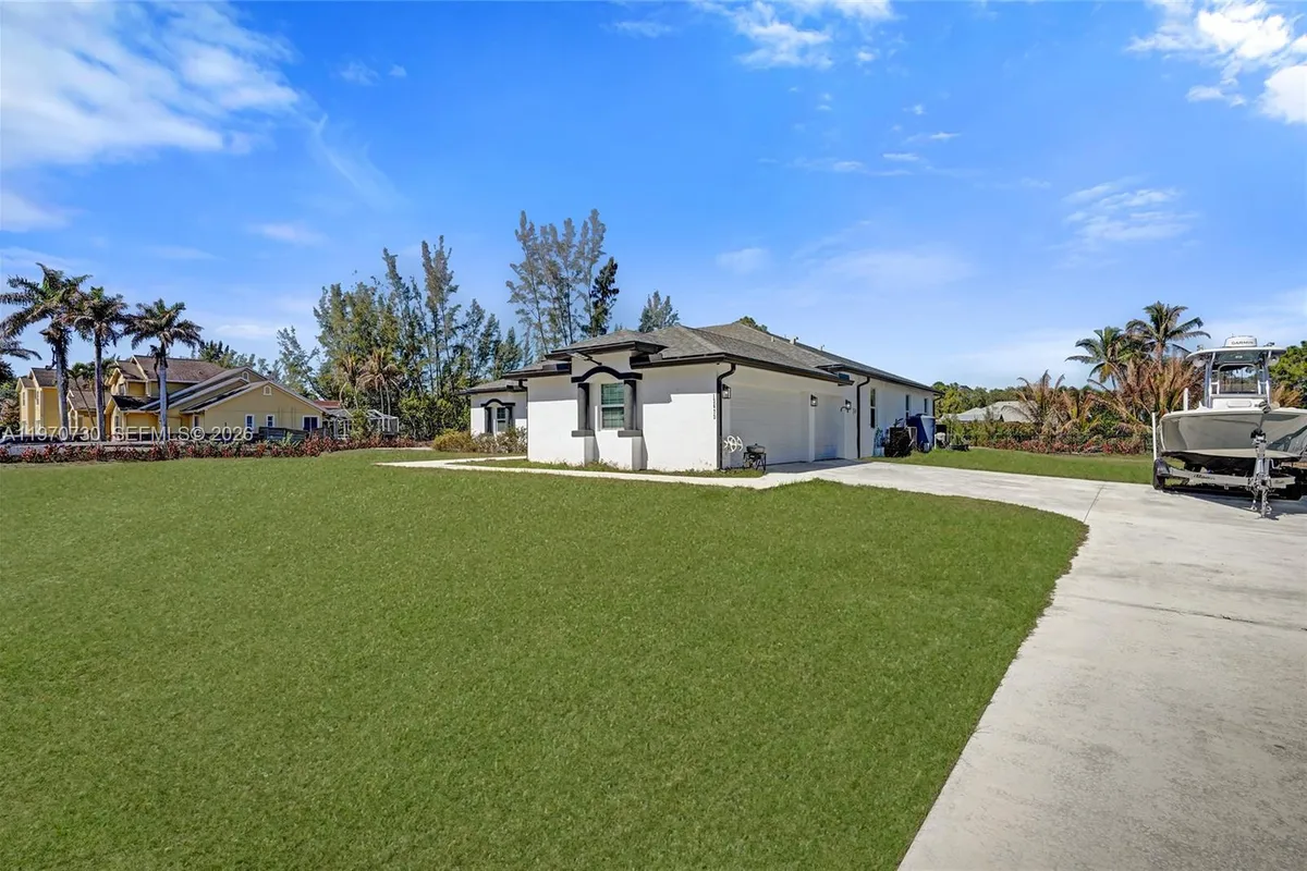 13673 N 77th Pl N, Loxahatchee FL 33412