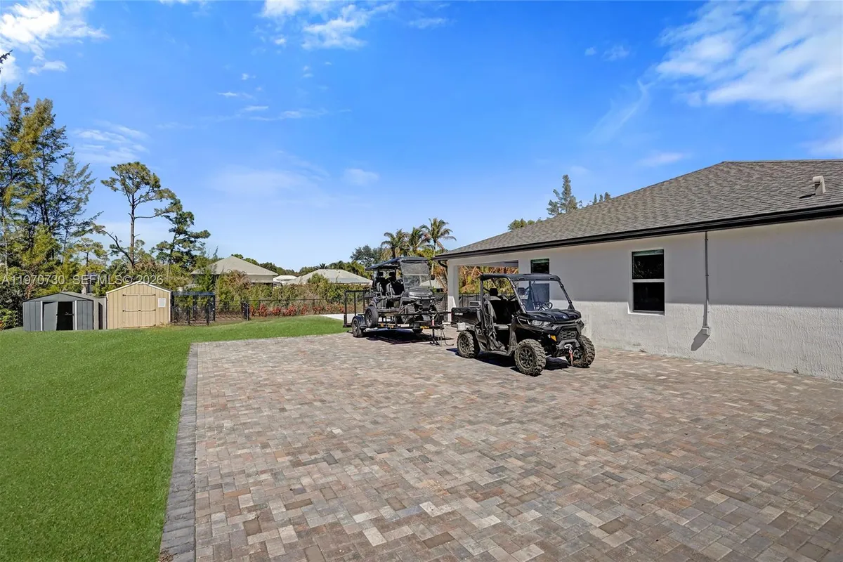 13673 N 77th Pl N, Loxahatchee FL 33412