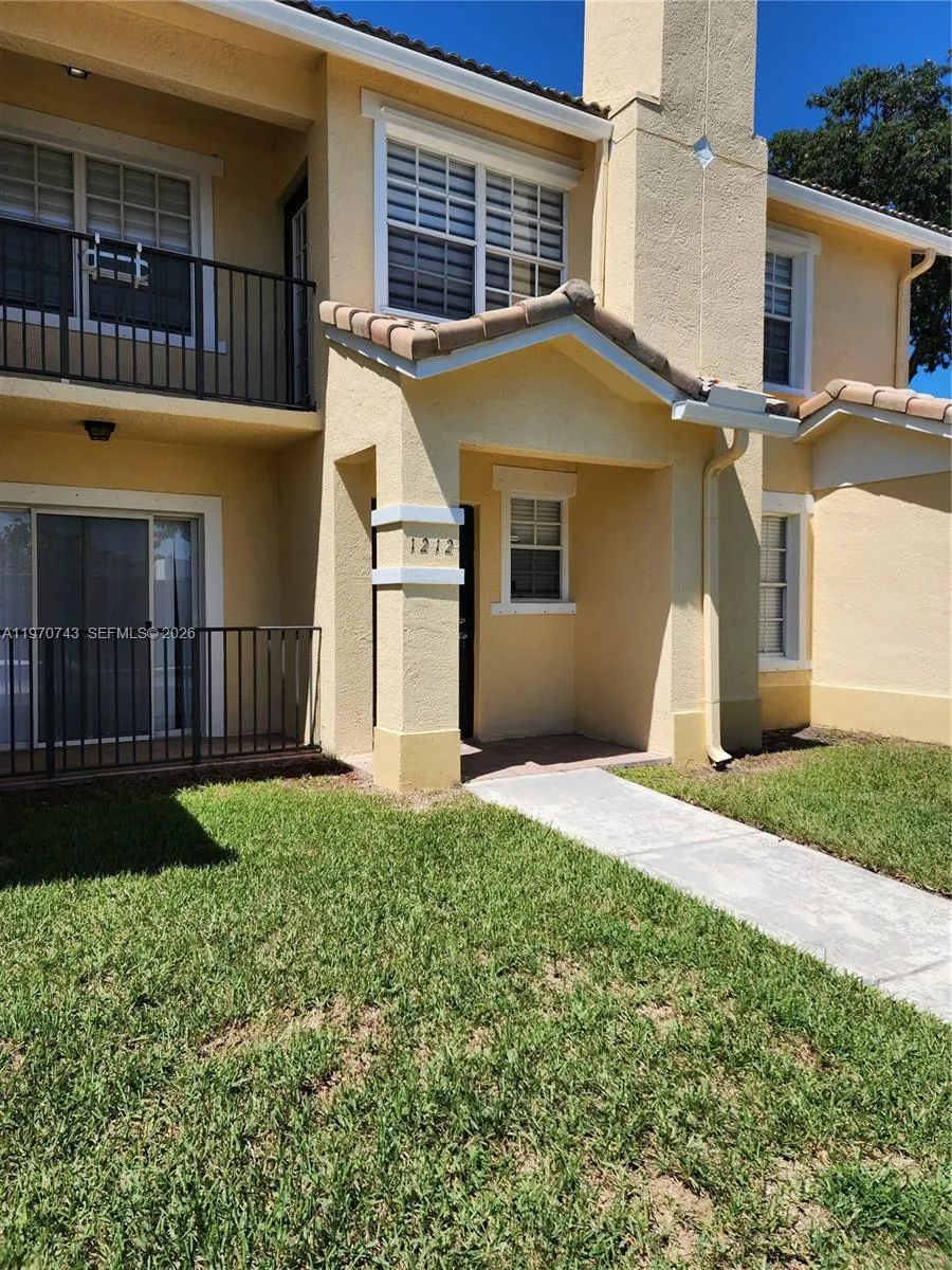 2 bedroom 2 bath for sale at 1212 Belmont Ln # 1212, North Lauderdale FL 33068