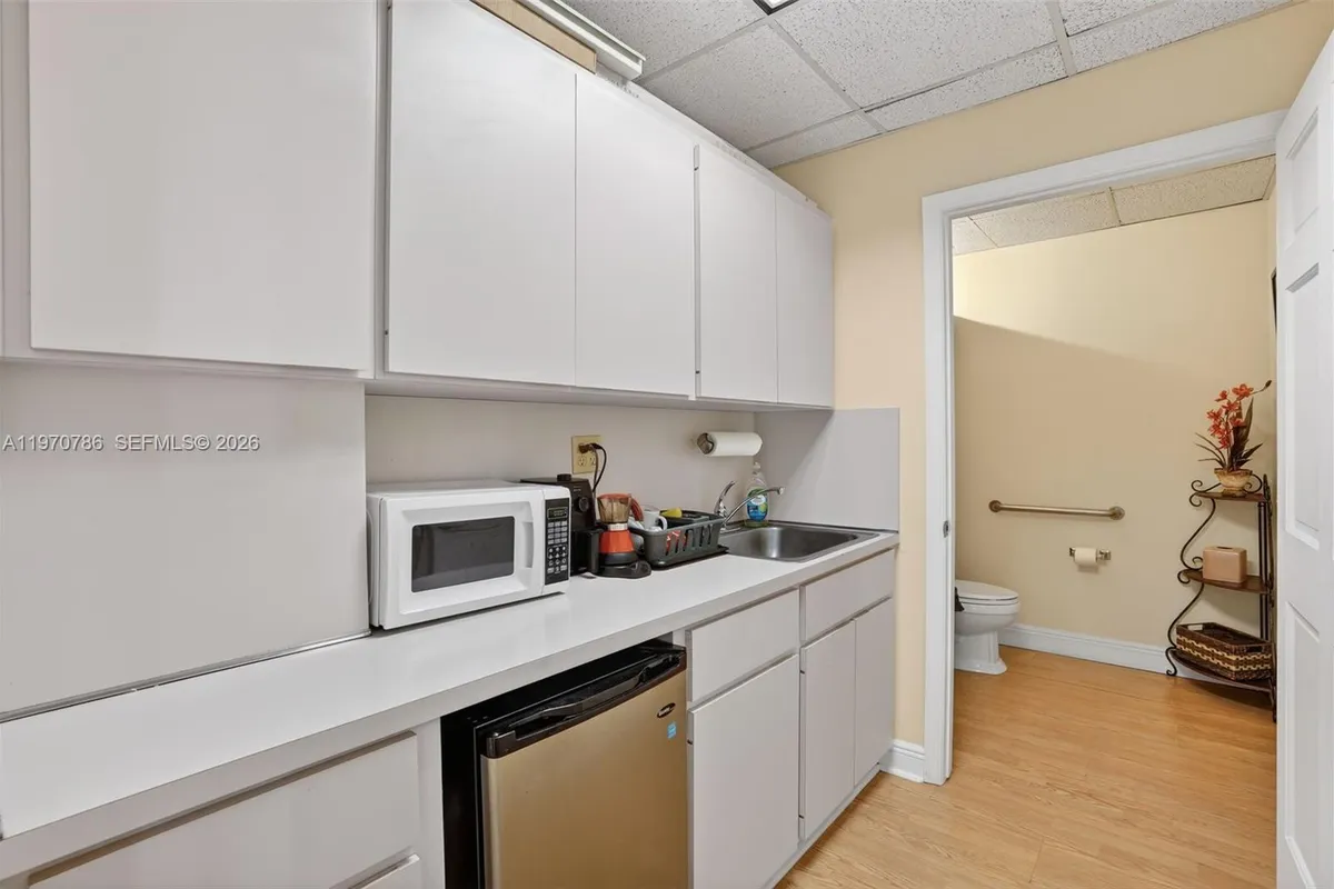 Medical Research For Sale in South Miami, South Miami FL 33155