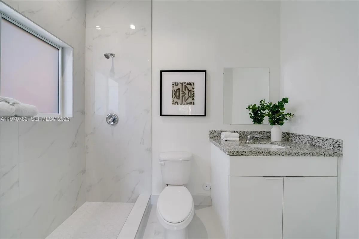 2936 NW 27th St, Miami FL 33142