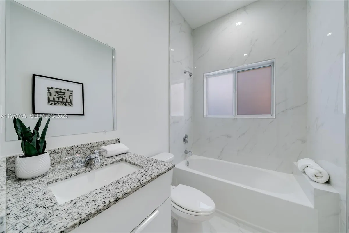 2936 NW 27th St, Miami FL 33142