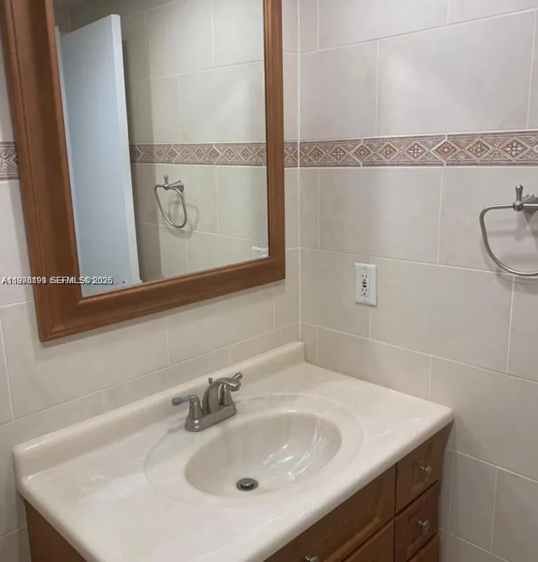 10185 Collins Ave # 1402, Bal Harbour FL 33154