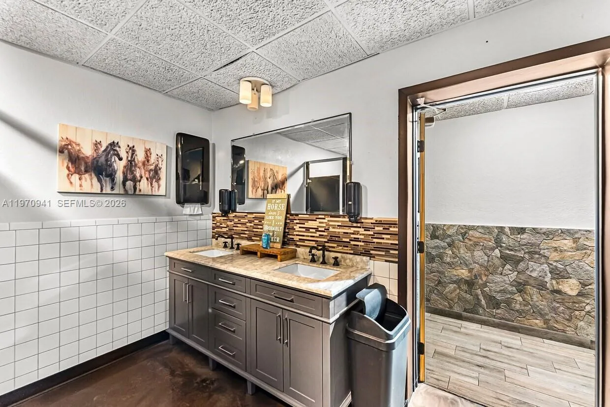 93 S Hall St, La Belle FL 33935