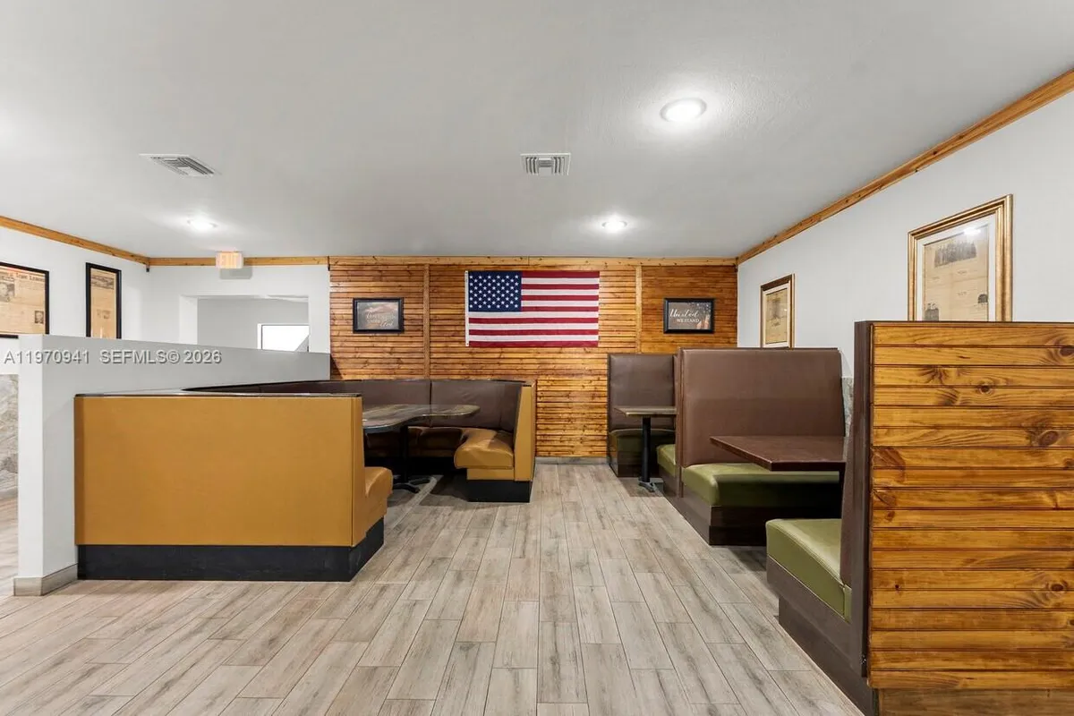 93 S Hall St, La Belle FL 33935