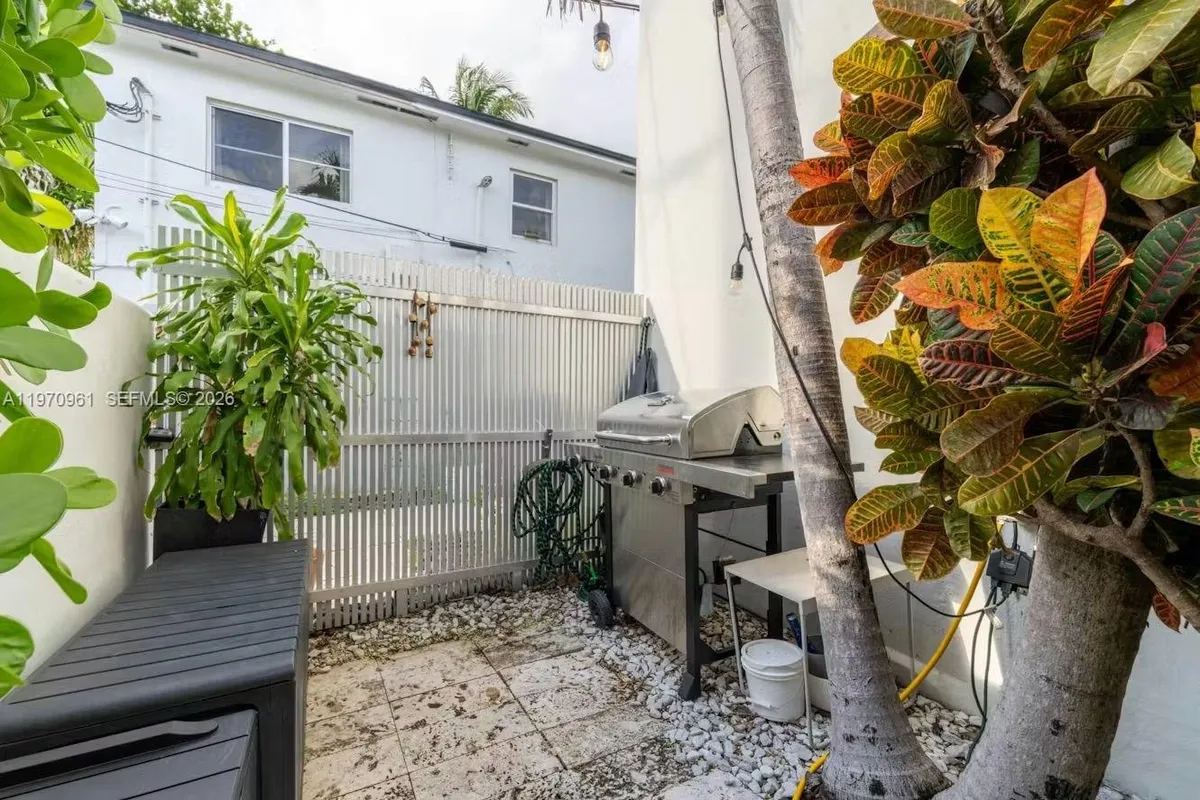 1061 Michigan Ave # 4, Miami Beach FL 33139