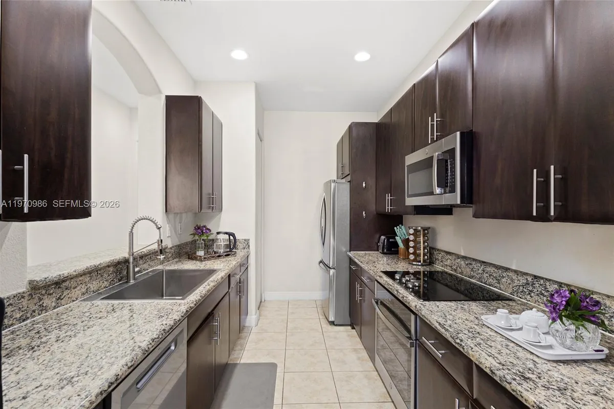 6959 Julia Gardens Dr, Coconut Creek FL 33073