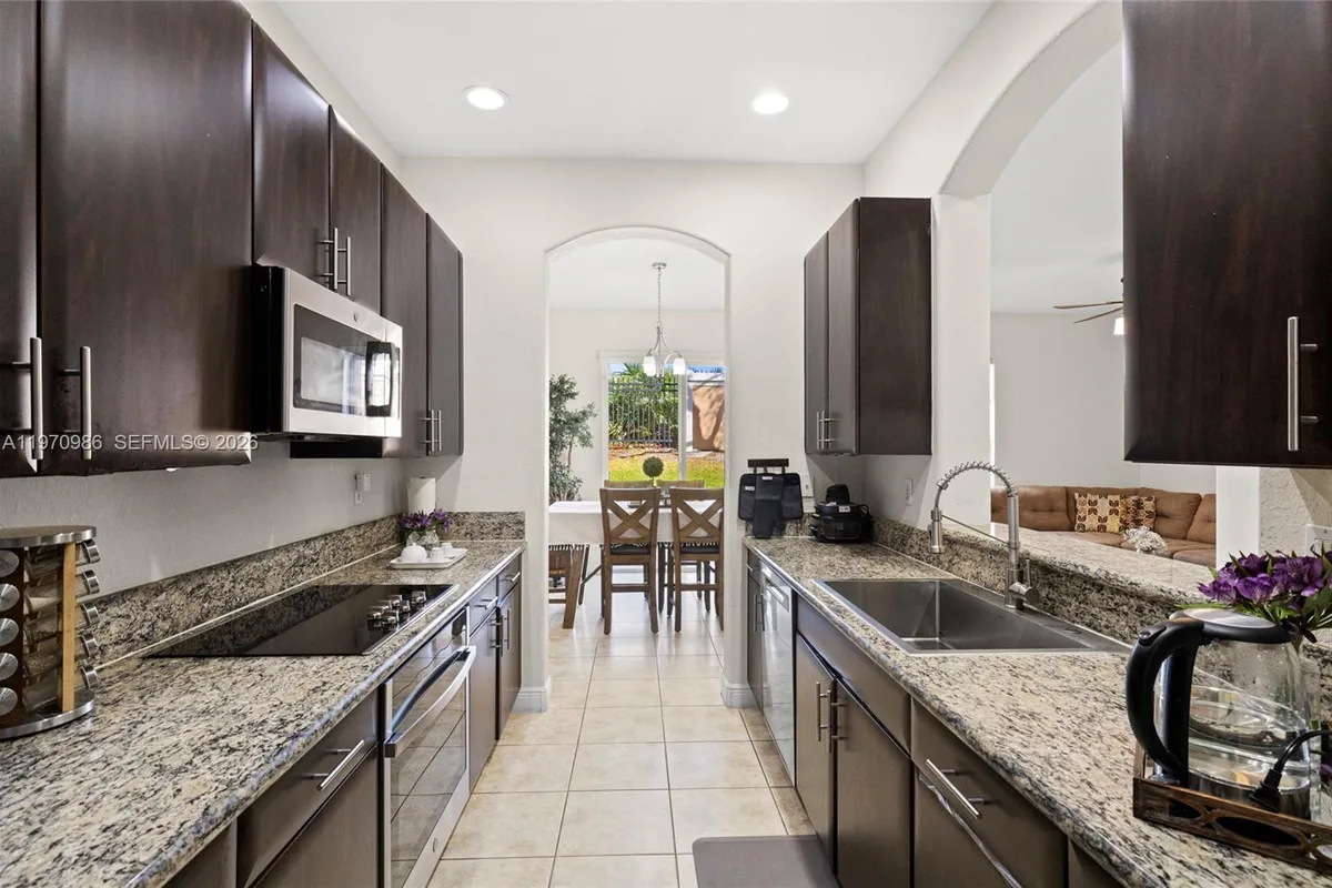 6959 Julia Gardens Dr, Coconut Creek FL 33073