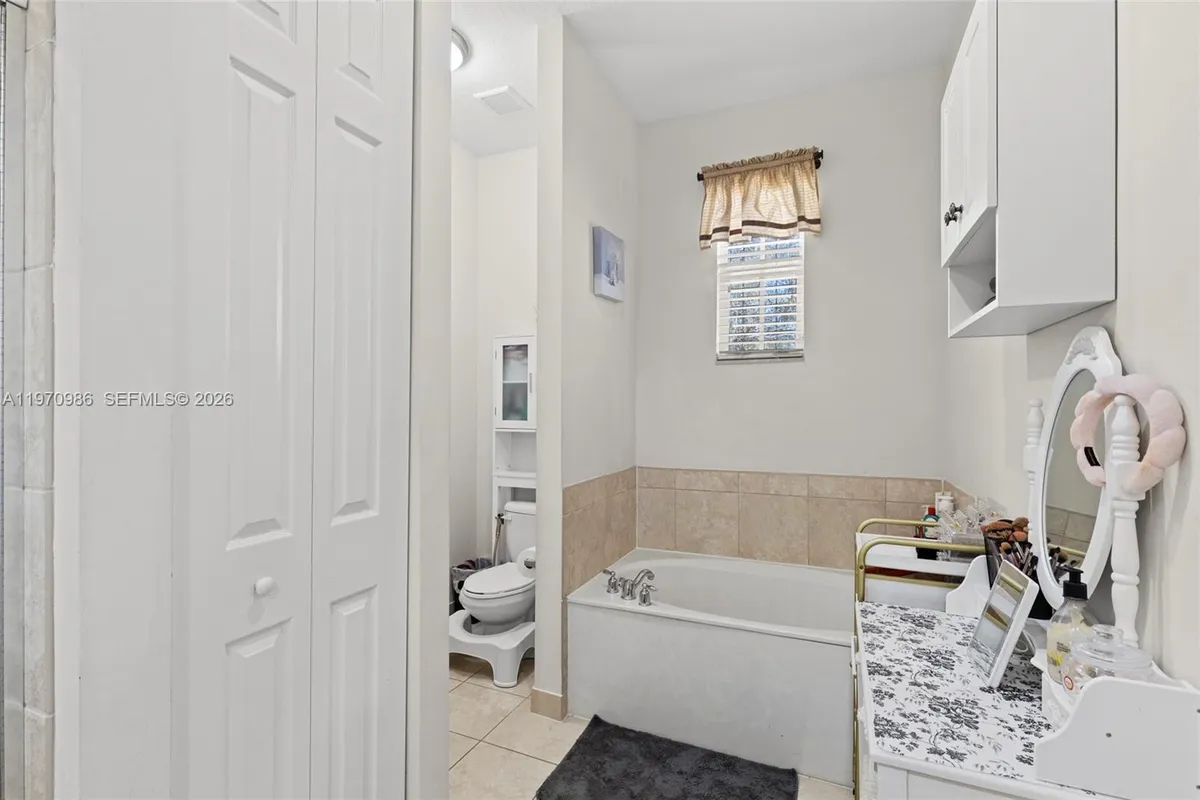 6959 Julia Gardens Dr, Coconut Creek FL 33073