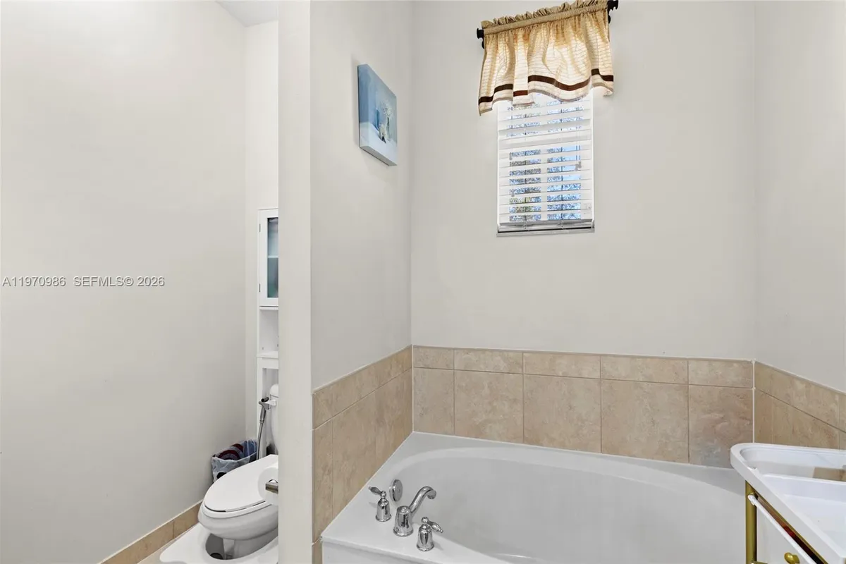 6959 Julia Gardens Dr, Coconut Creek FL 33073