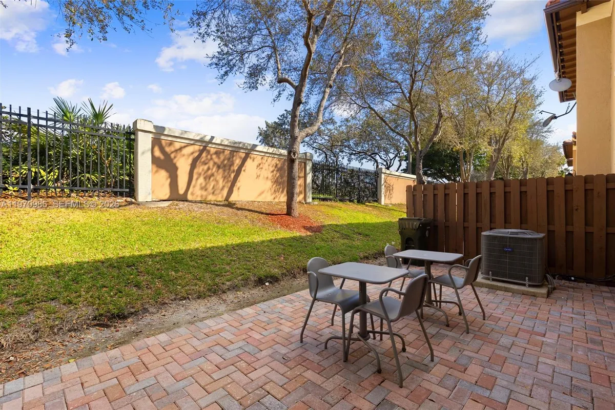 6959 Julia Gardens Dr, Coconut Creek FL 33073