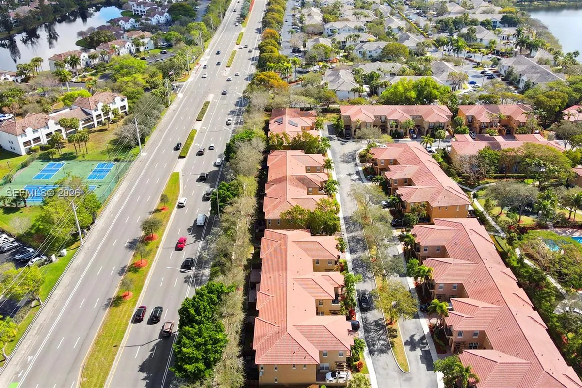 6959 Julia Gardens Dr, Coconut Creek FL 33073