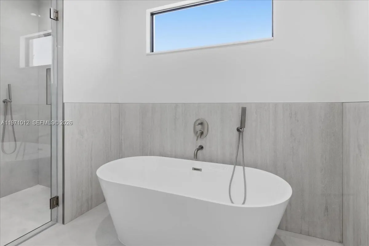 2220 SW 50th LN, Cape Coral FL 33914