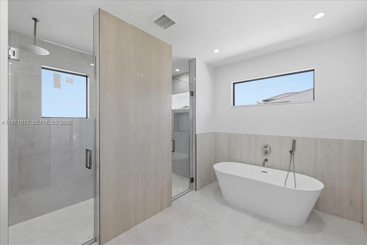 2220 SW 50th LN, Cape Coral FL 33914