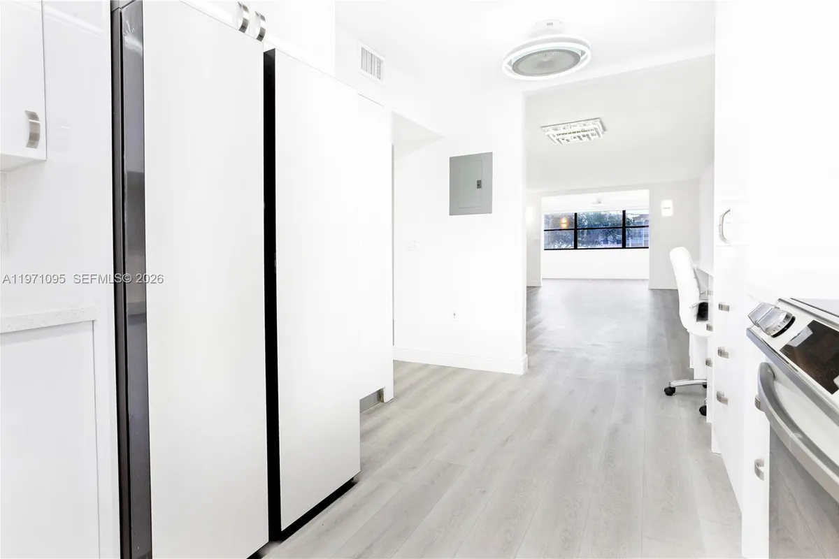 10207 Sunrise Lakes Blvd # 204, Sunrise FL 33322