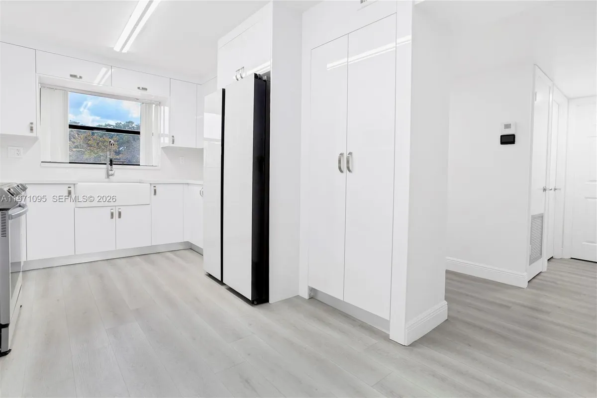 10207 Sunrise Lakes Blvd # 204, Sunrise FL 33322