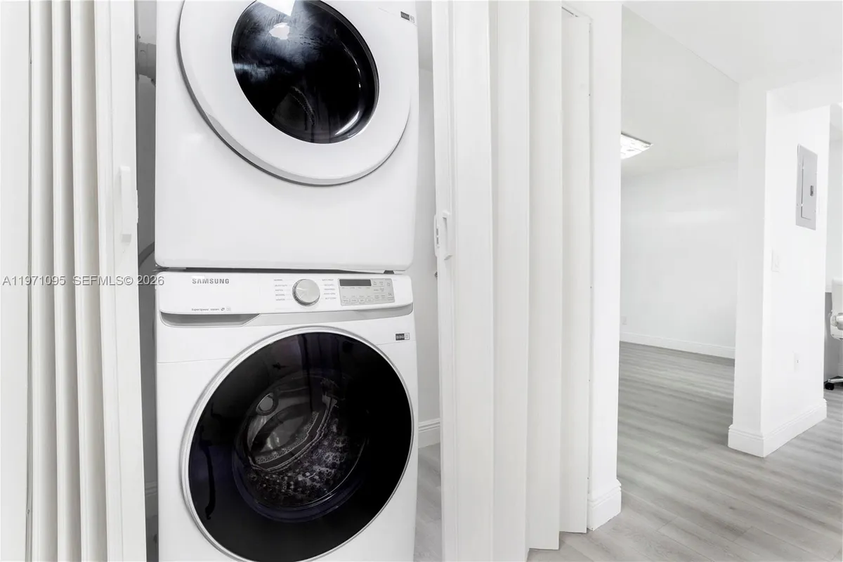 10207 Sunrise Lakes Blvd # 204, Sunrise FL 33322