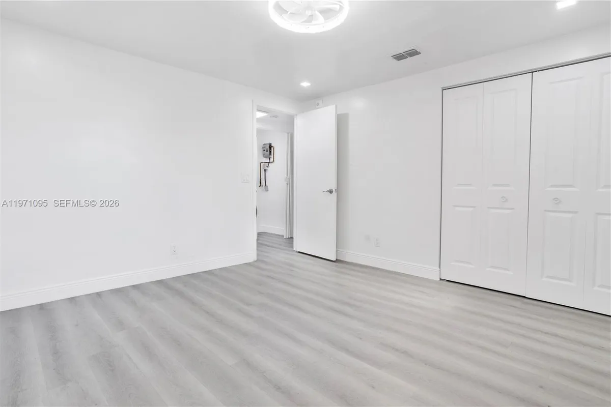 10207 Sunrise Lakes Blvd # 204, Sunrise FL 33322