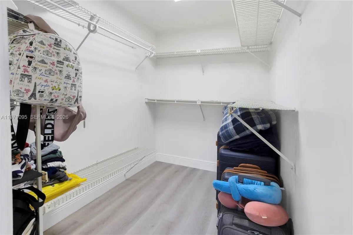 10207 Sunrise Lakes Blvd # 204, Sunrise FL 33322