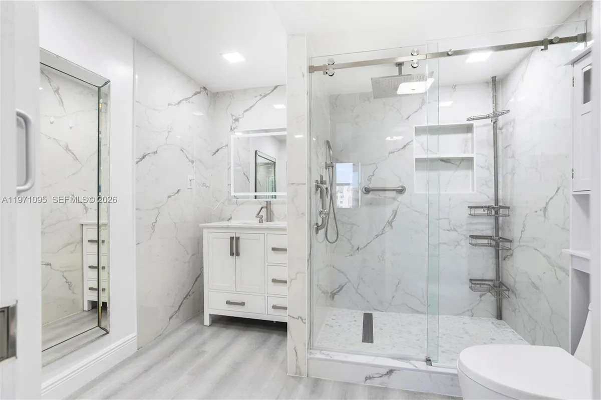 10207 Sunrise Lakes Blvd # 204, Sunrise FL 33322