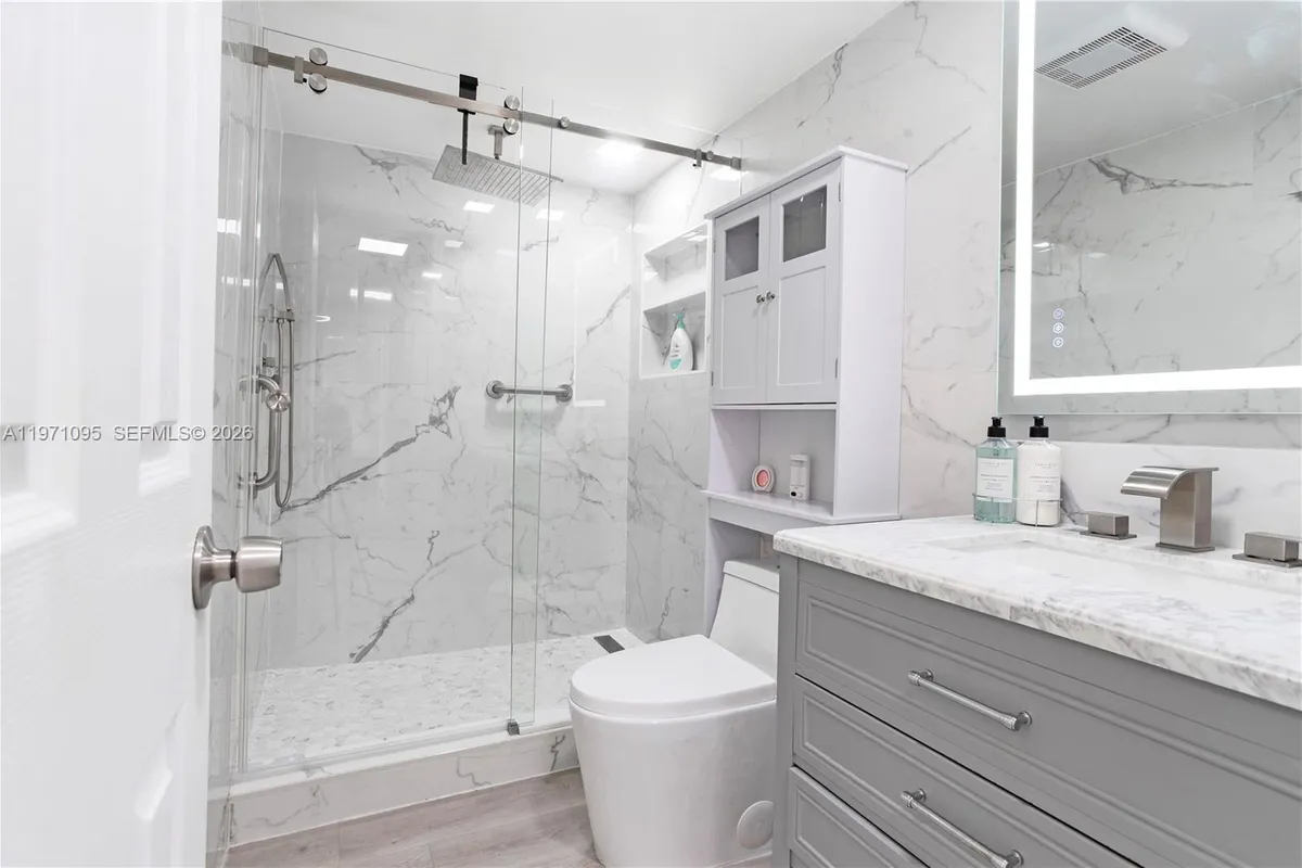 10207 Sunrise Lakes Blvd # 204, Sunrise FL 33322