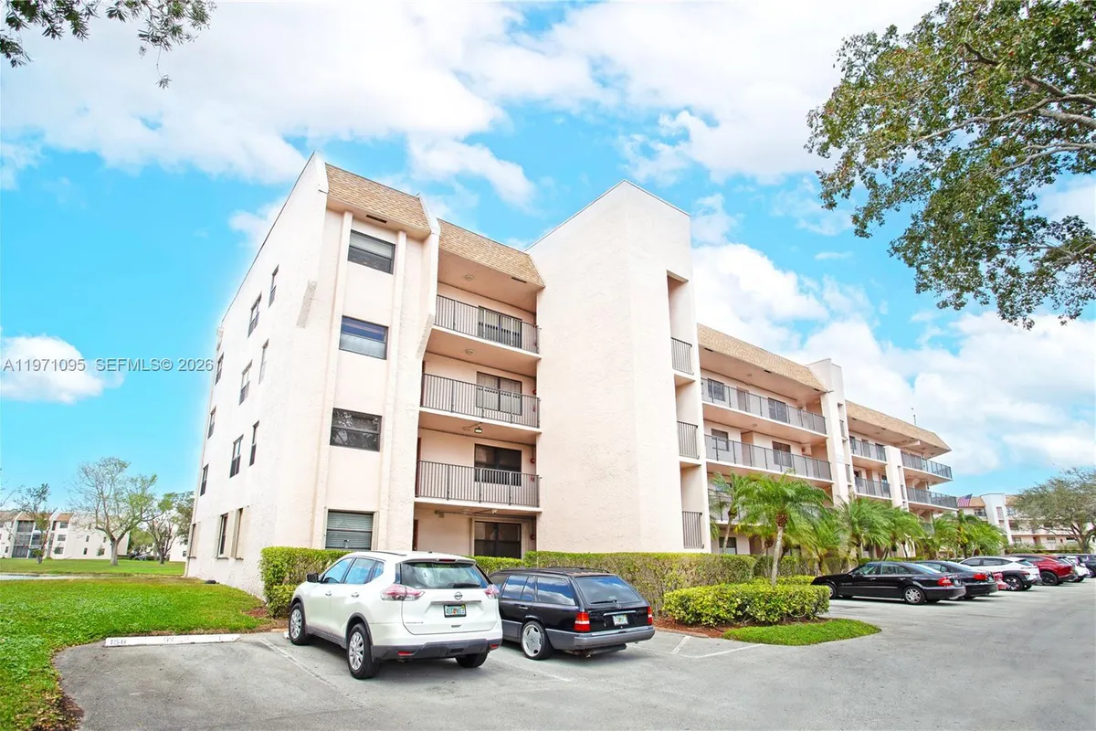 10207 Sunrise Lakes Blvd # 204, Sunrise FL 33322