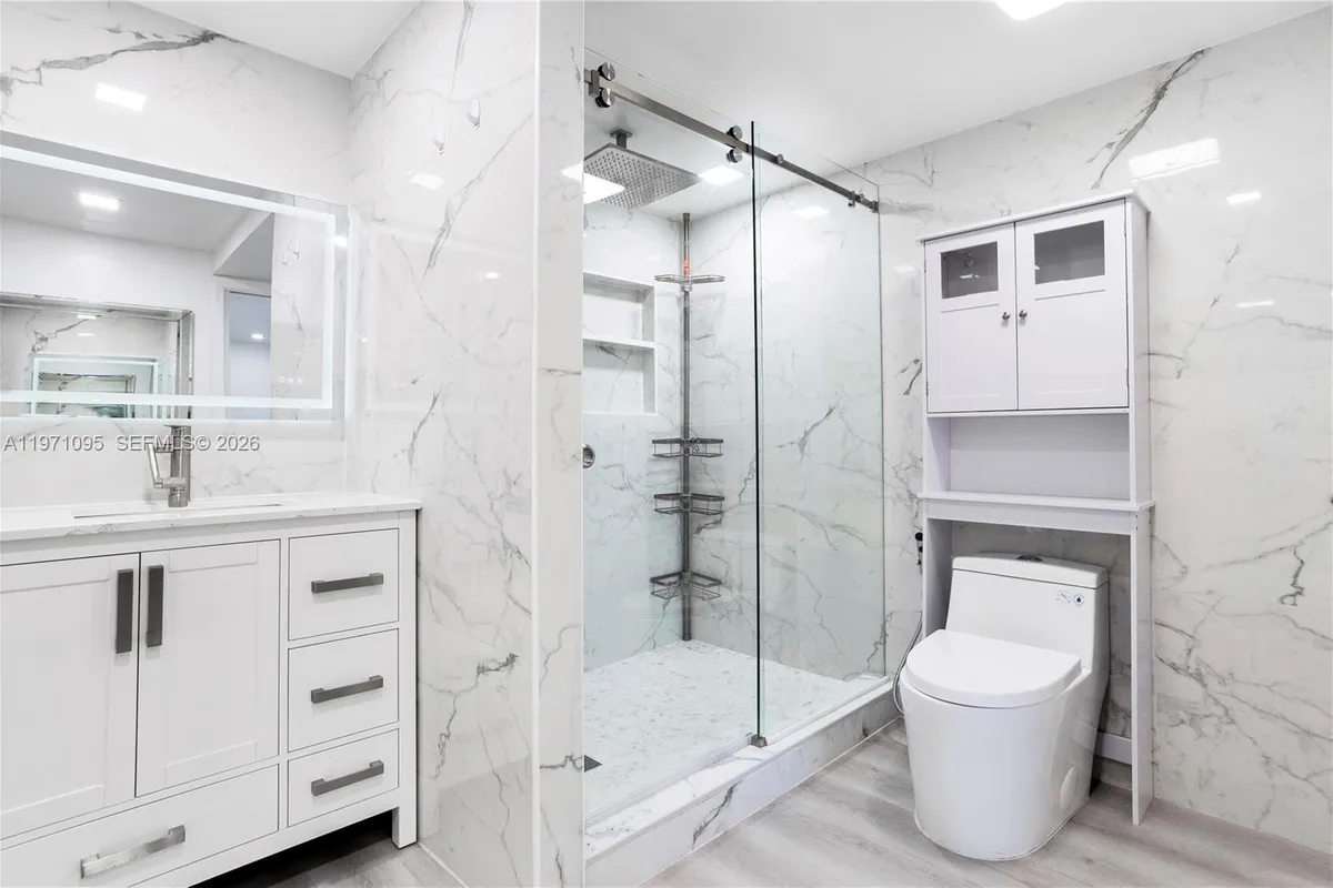 10207 Sunrise Lakes Blvd # 204, Sunrise FL 33322