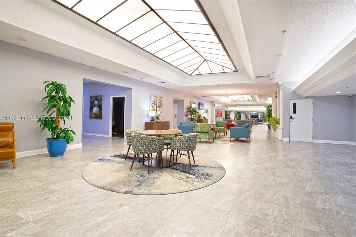 10207 Sunrise Lakes Blvd # 204, Sunrise FL 33322