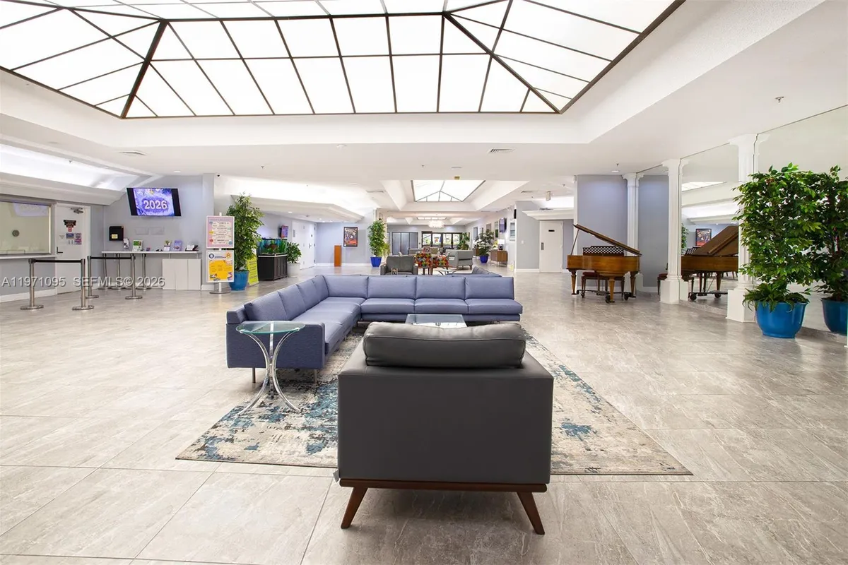 10207 Sunrise Lakes Blvd # 204, Sunrise FL 33322