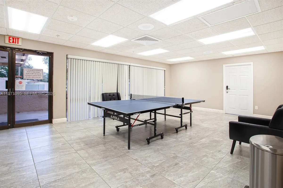 10207 Sunrise Lakes Blvd # 204, Sunrise FL 33322