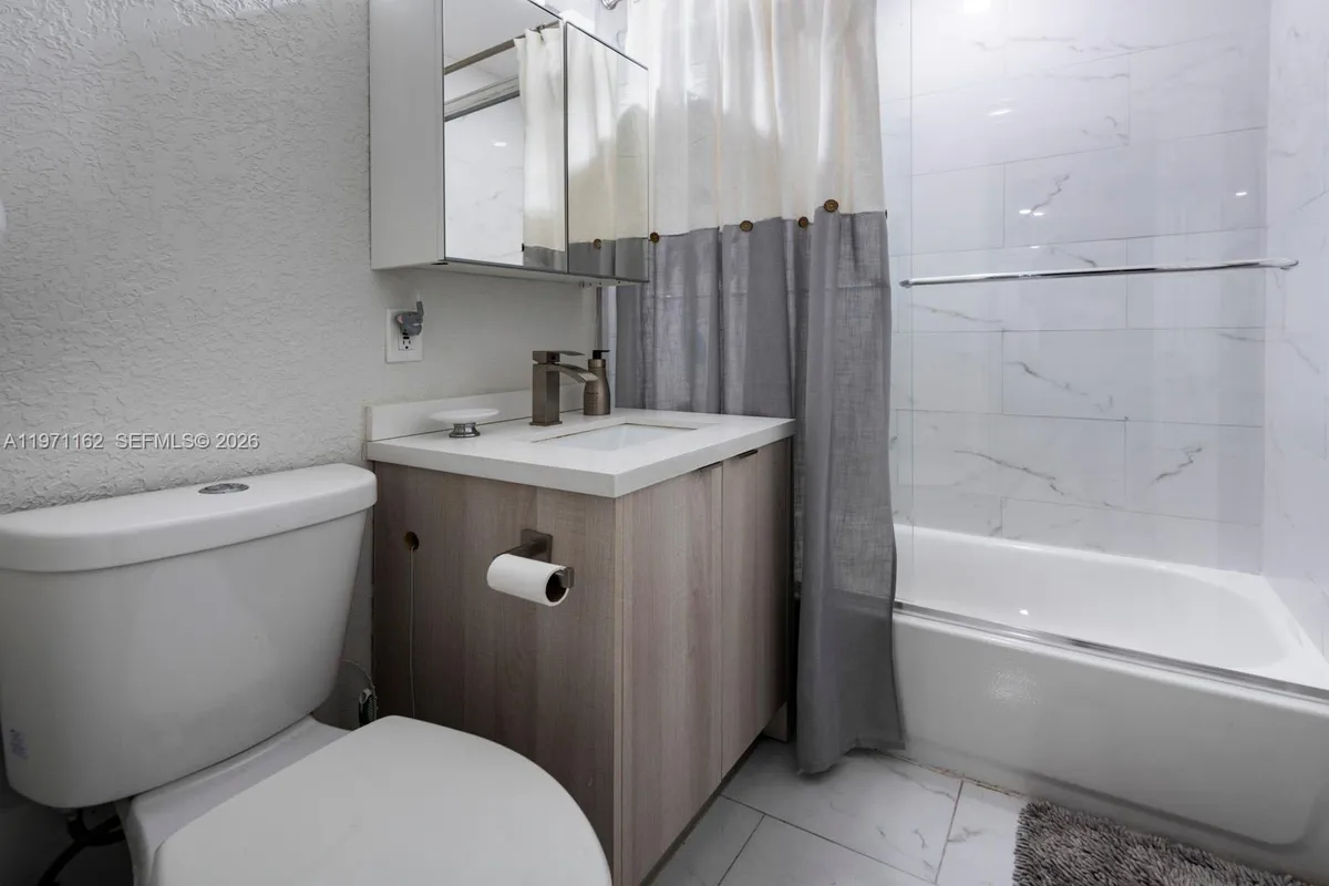 5224 NE 1st Ave, Fort Lauderdale FL 33334