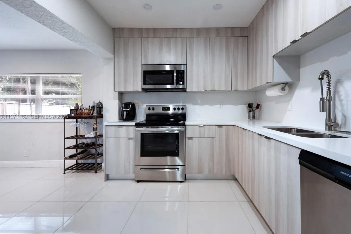 5224 NE 1st Ave, Fort Lauderdale FL 33334