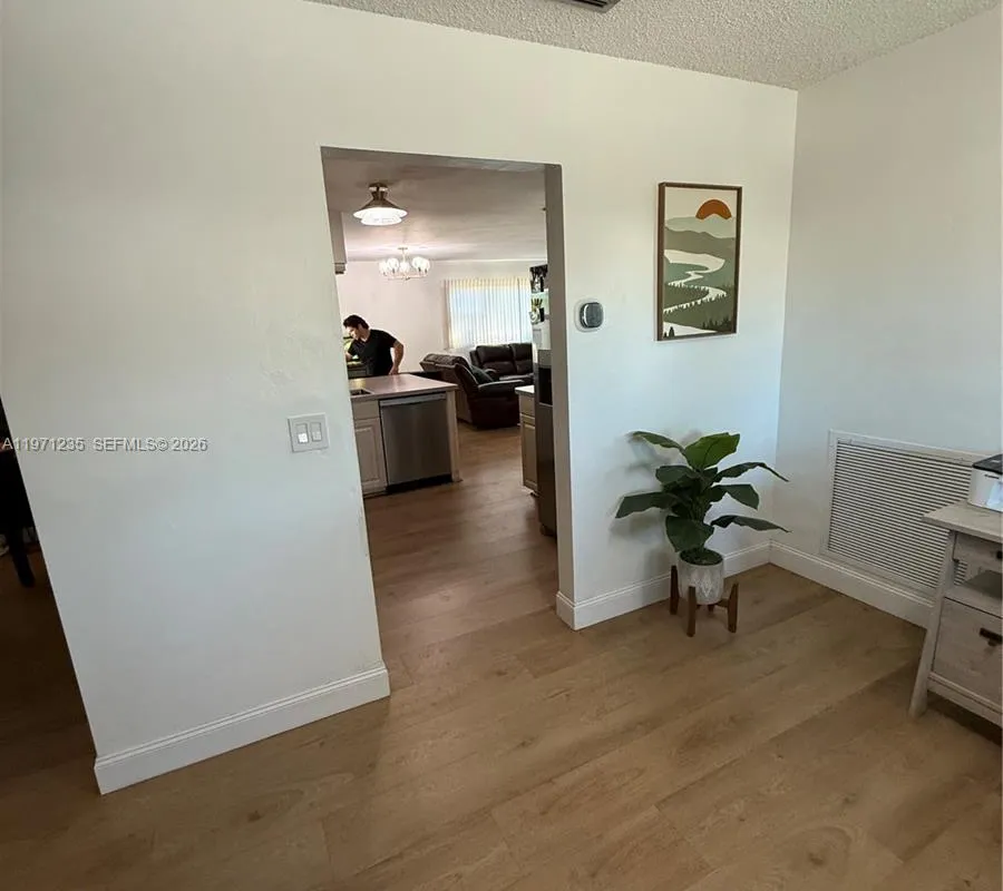 4450 NW 9th St, Coconut Creek FL 33066