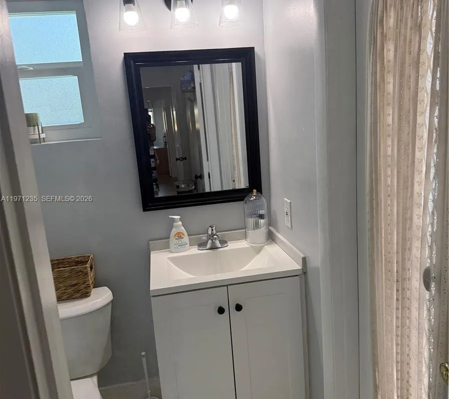 4450 NW 9th St, Coconut Creek FL 33066