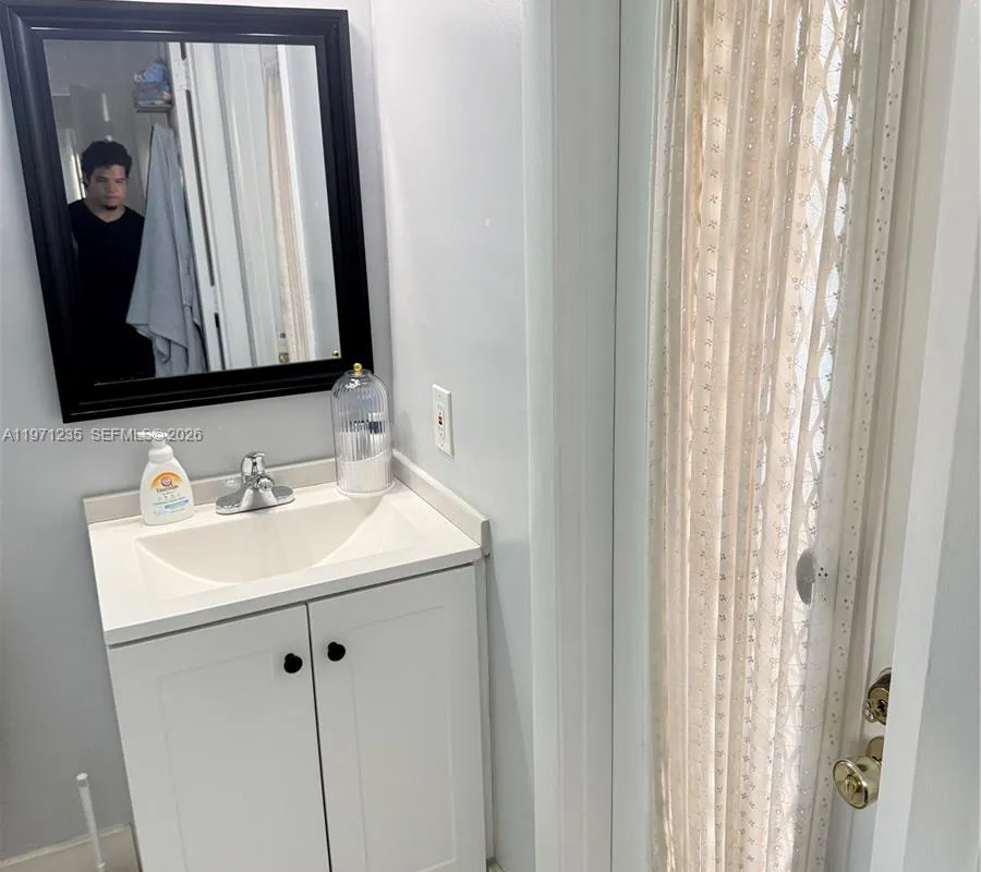 4450 NW 9th St, Coconut Creek FL 33066