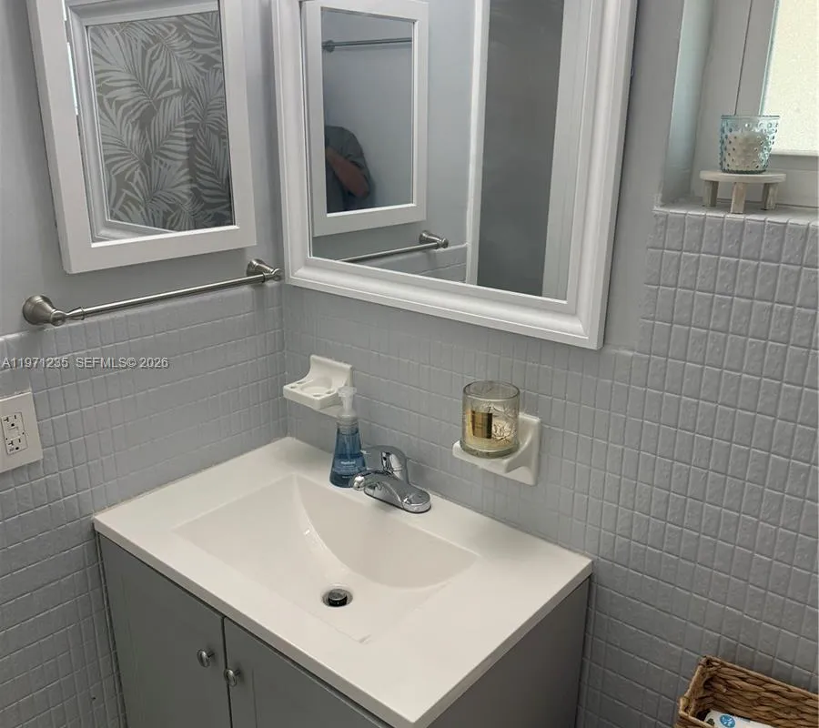 4450 NW 9th St, Coconut Creek FL 33066