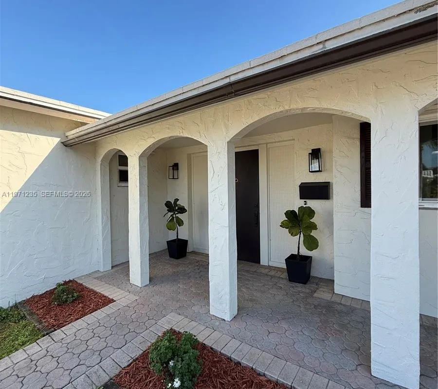 4450 NW 9th St, Coconut Creek FL 33066