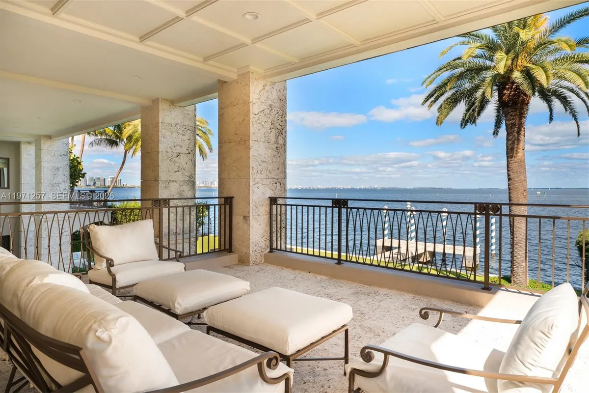 10 Tahiti Beach Island Rd, Coral Gables FL 33143