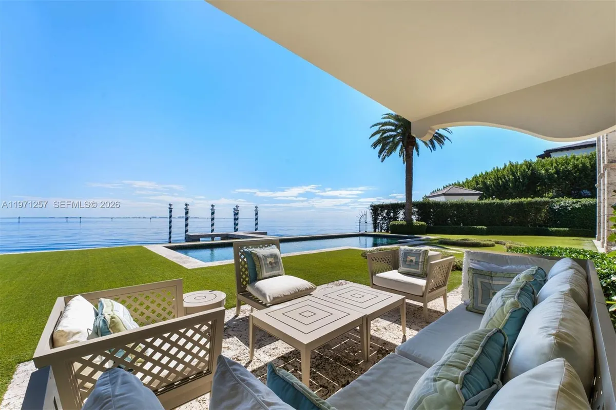 10 Tahiti Beach Island Rd, Coral Gables FL 33143