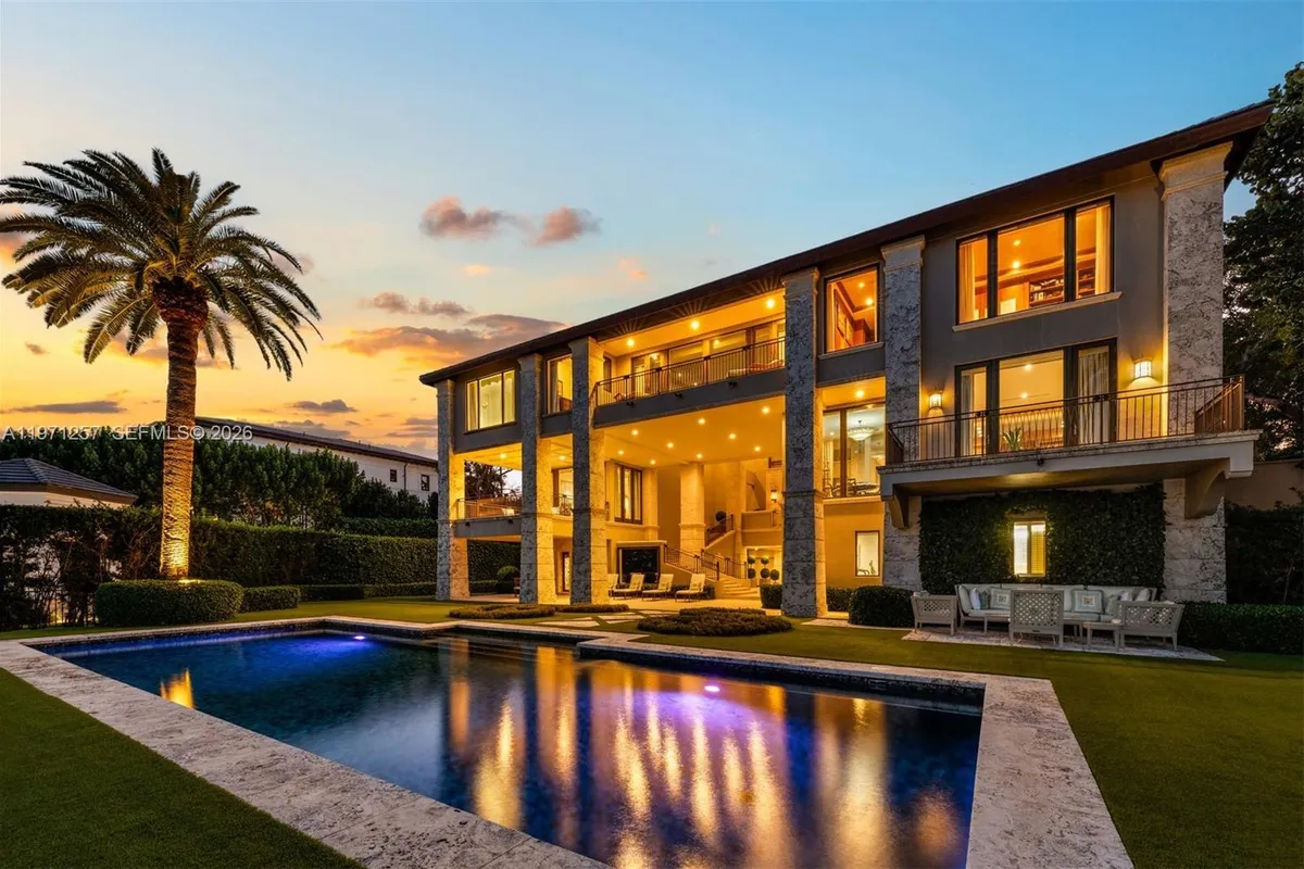 10 Tahiti Beach Island Rd, Coral Gables FL 33143