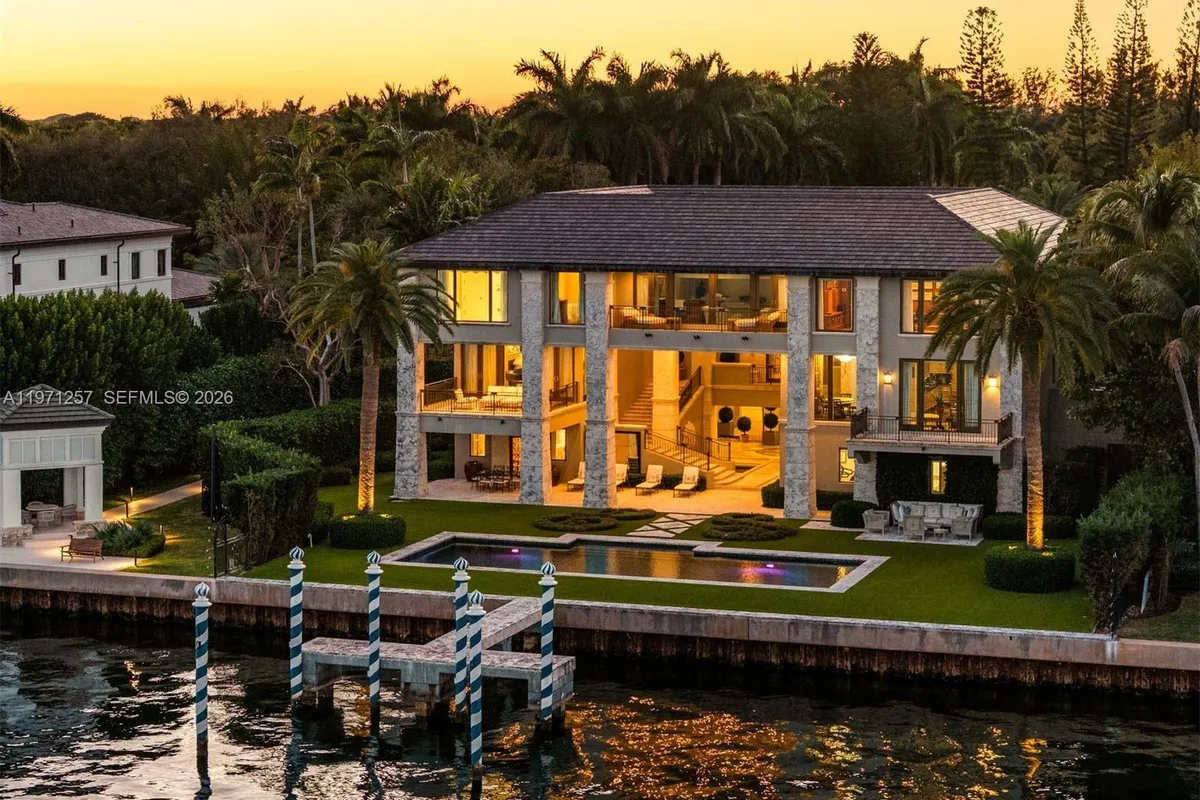 10 Tahiti Beach Island Rd, Coral Gables FL 33143