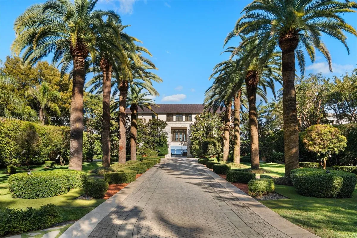 10 Tahiti Beach Island Rd, Coral Gables FL 33143