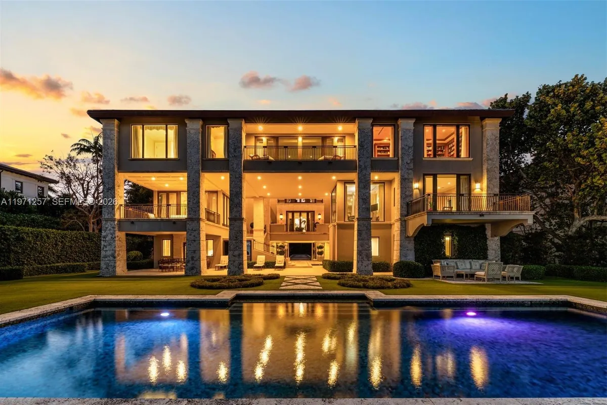 10 Tahiti Beach Island Rd, Coral Gables FL 33143