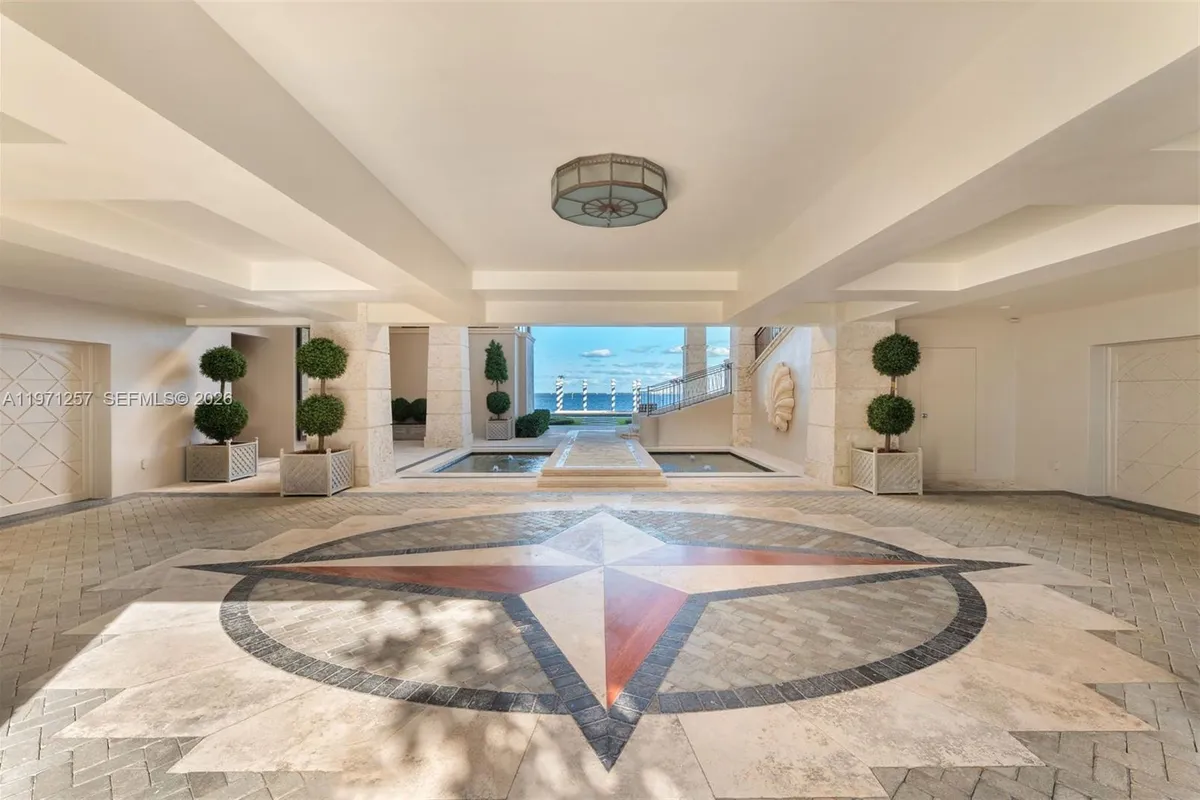 10 Tahiti Beach Island Rd, Coral Gables FL 33143