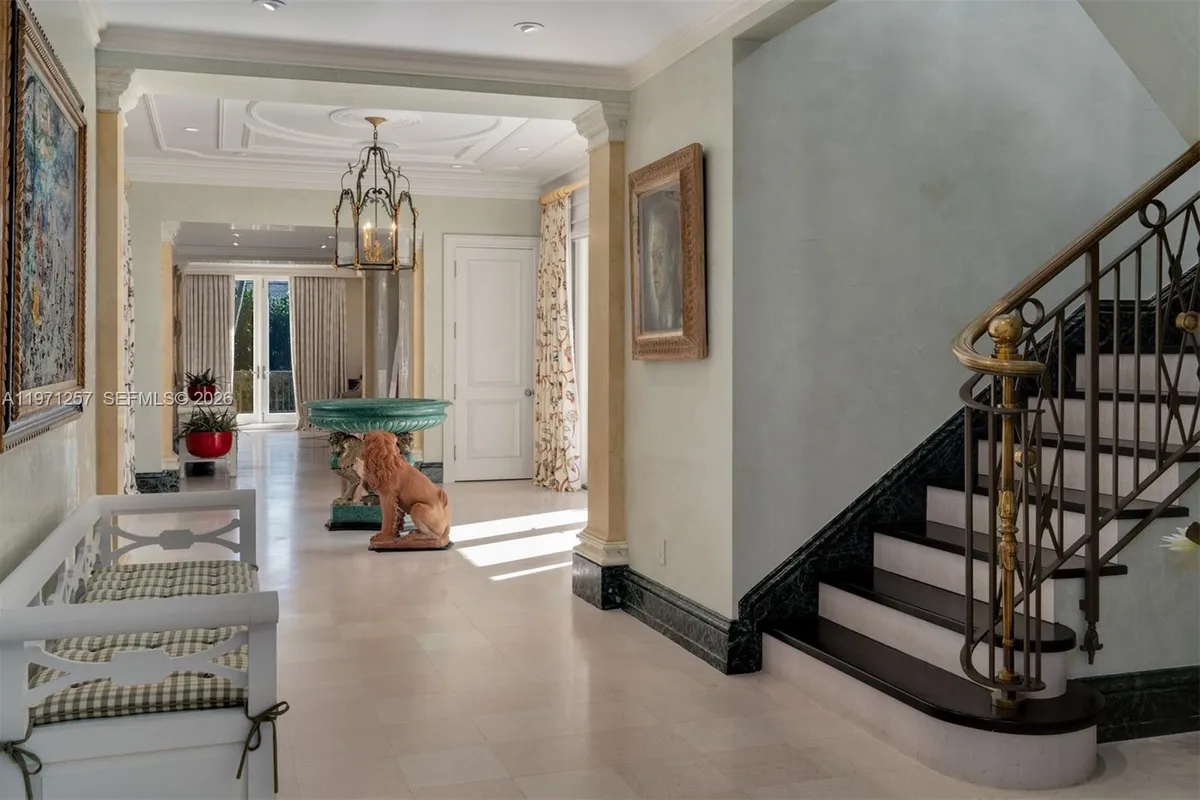 10 Tahiti Beach Island Rd, Coral Gables FL 33143